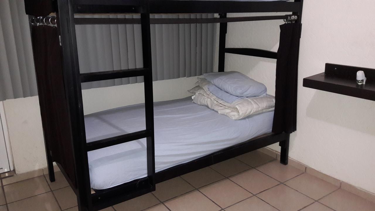 Hostal Yapa Leon Ngoại thất bức ảnh