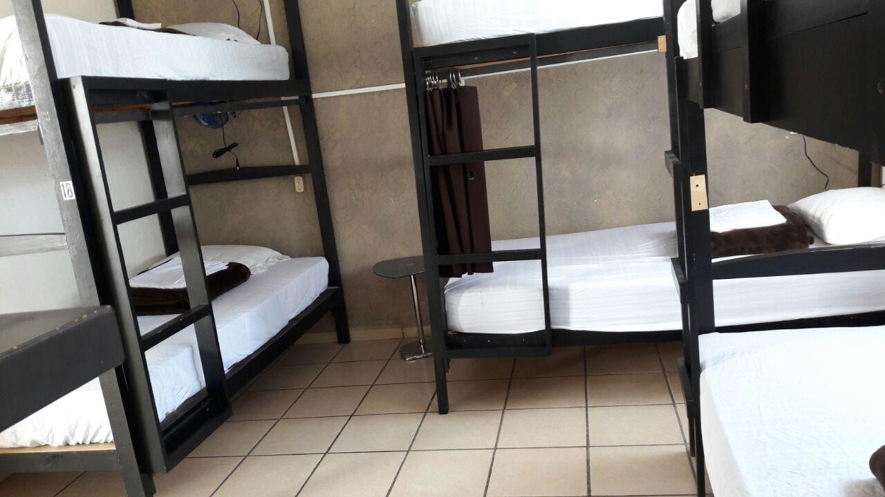 Hostal Yapa Leon Ngoại thất bức ảnh
