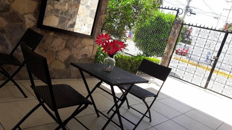 Hostal Yapa Leon Ngoại thất bức ảnh